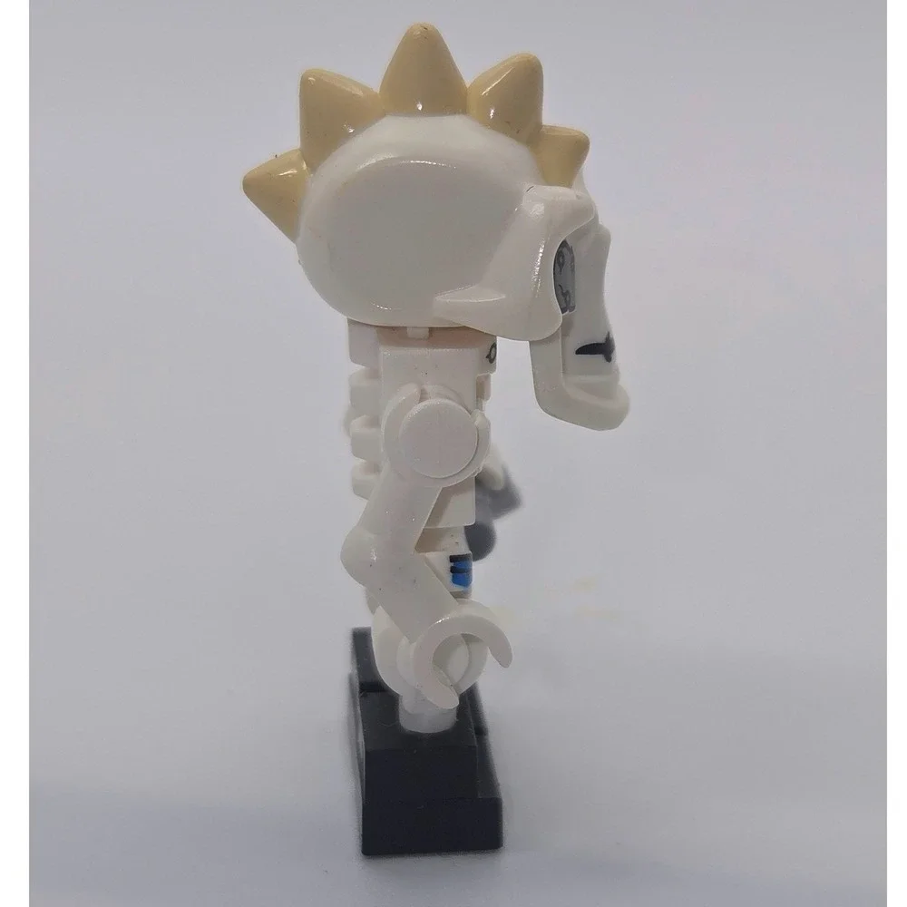 LEGO Ninjago Nuckal Skulkin Skeleton Minifigure Gray Sword Incomplete